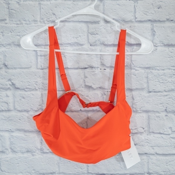 ATHLETA NWT bikini top - Picture 1 of 4